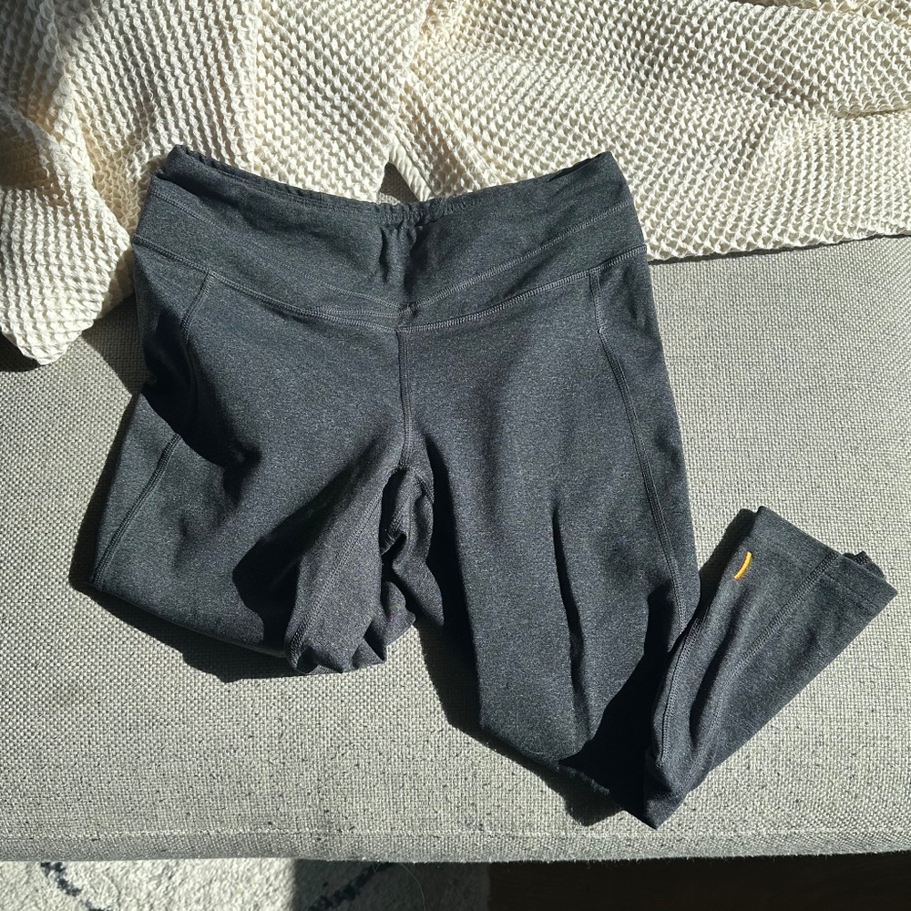 Lucy heather gray cropped capri leggings